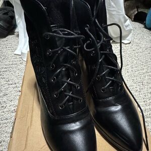 Source Unknown Black Lace-Up Women's Boots